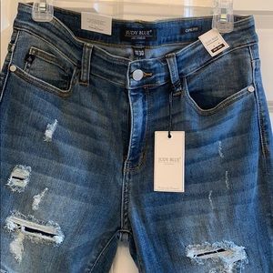 Judy Blue Distressed Capri Jeans